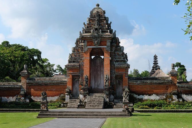 2-Day Private Sightseeing Tour of Bali with Hotel Pickup - Tanah Lot, Uluwatu, Nusa Dua, and kecak: the classic Bali finish