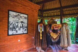 Bali Pura Taman Ayun Temple, Monkey Forest & Tanah Lot Excursion - Tanah Lot Sunset Temple: black lava towers, crowds, and tide reality