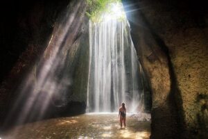 Bali Tour : Tegenungan - Tukad Cepung - Kanto Lampo - Tibumana Waterfall - Tukad Cepung Waterfall: The Cliff-Cave Moment