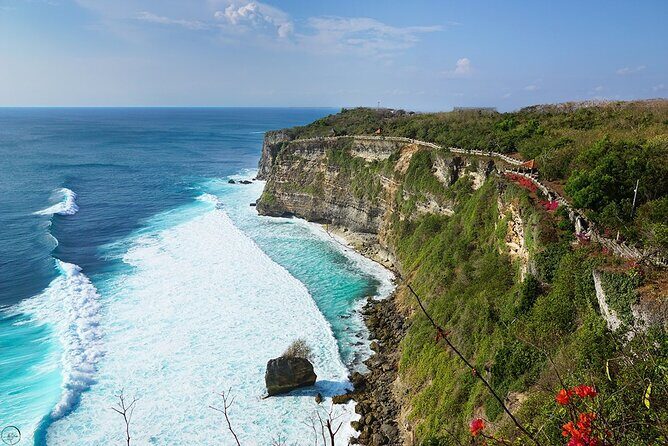 Bali: Uluwatu Kecak Dance Show, Bali Temple, and Lobster Dinner - The Kecak Uluwatu Show: Chanting Circle, Fire Dance, and Crowds