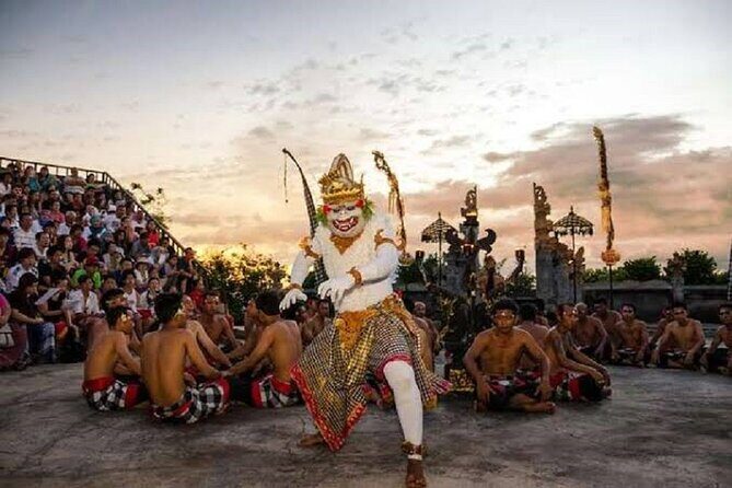 Kecak Fire Dance and Sunset at Uluwatu Temple All Inclusive - The monkeys at Uluwatu: how to avoid the classic chaos