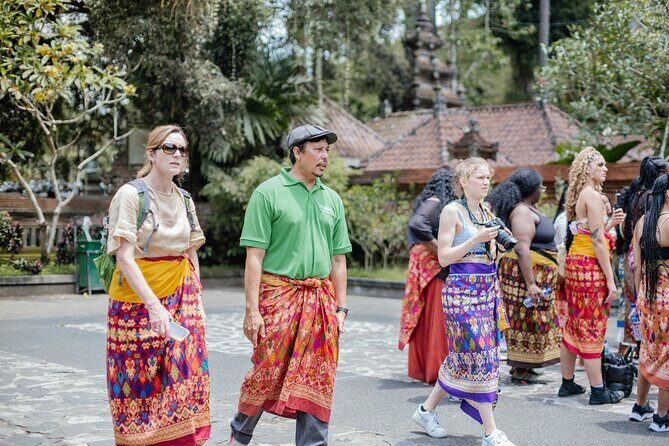 Ubud Small Group Tour: Monkey Forest, Tegalalang Rice Terraces and more - Tegalalang Rice Terraces: Short Walk, Strong Views, Optional Swing